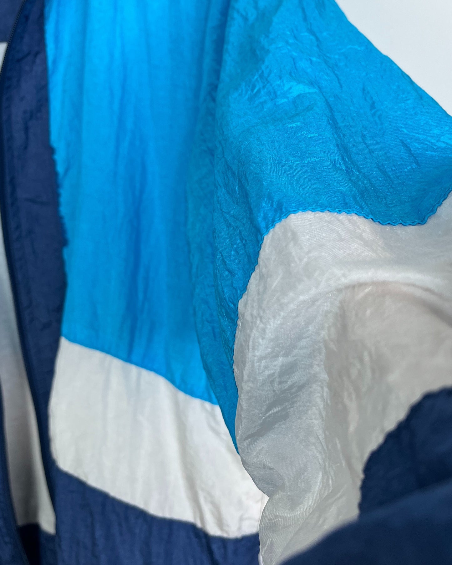 Vintage 90s Bold Spirit Skyblue, Navy Blue and White windbreaker | Fits Upto M/L