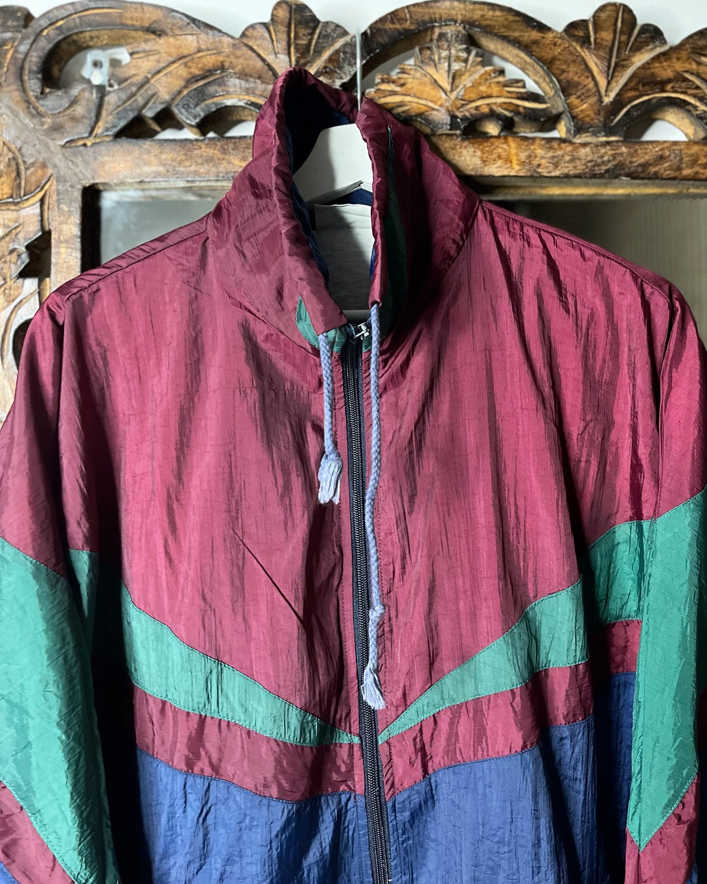 Vtg 90s Ashgreen Maroon and Green windbreaker | Fits Upto XL